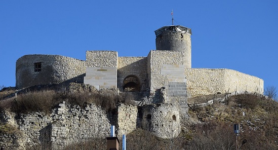 Dziegieć z miodem czyli o konserwacji ruin zamku Iłża